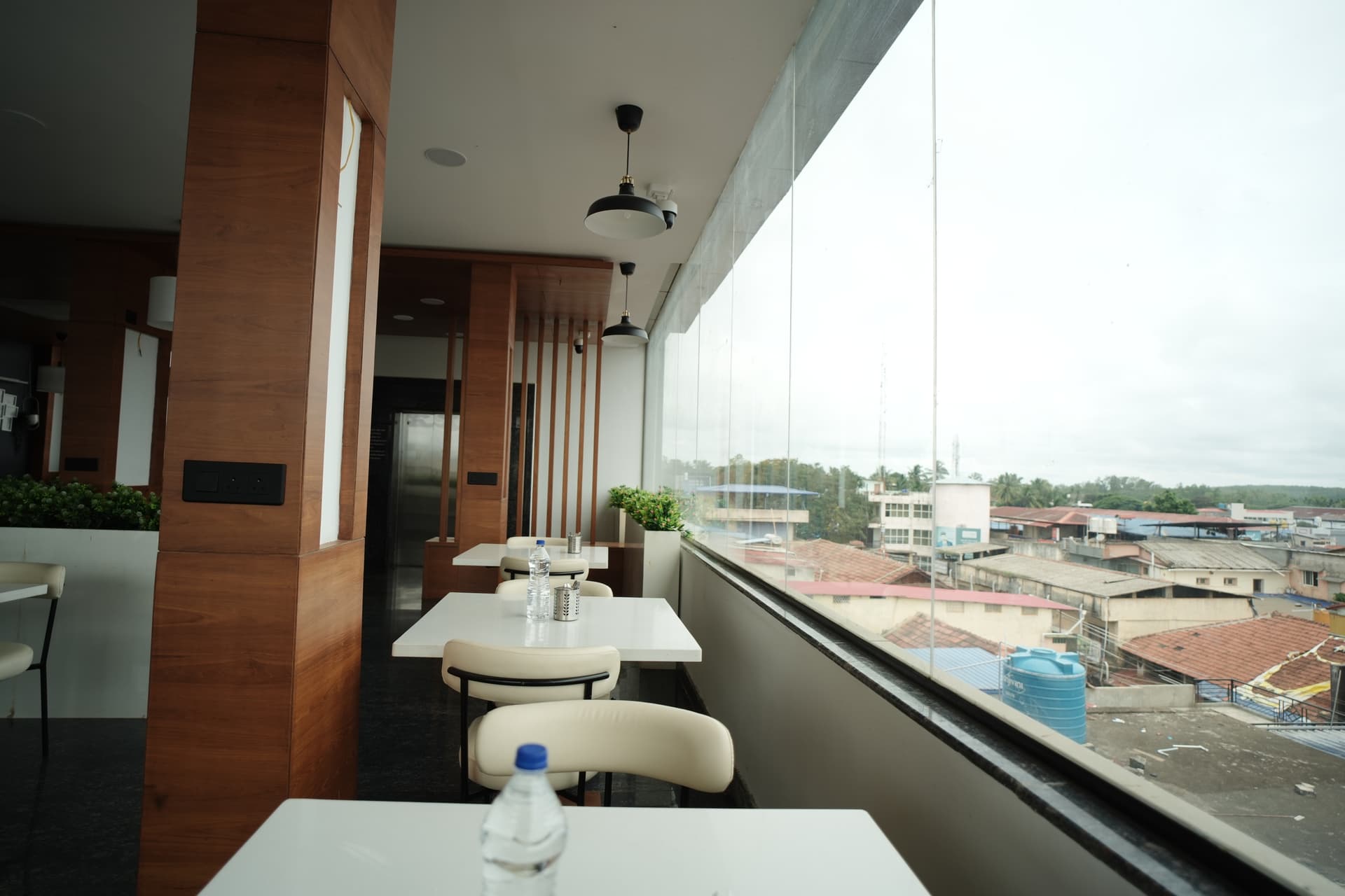 AC Restaurant — Tables